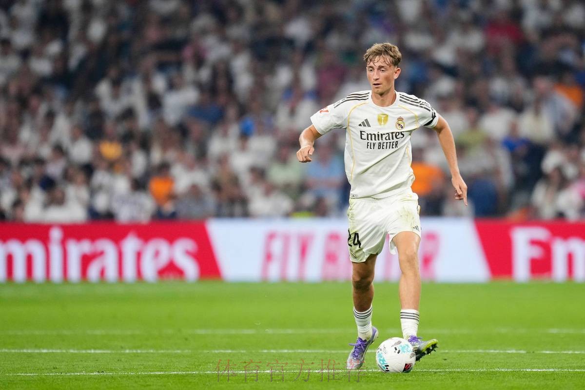 瓦伦前锋:主裁搞得一团糟 我理解皇马队员们的感受